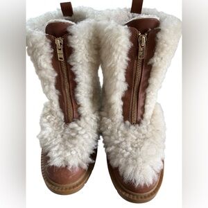 Coach women’s Leona lug sole zip up booties with gorgeous shearling size 7.5